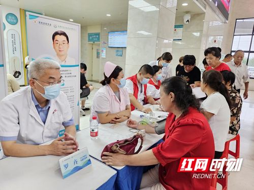 專(zhuān)家組團(tuán)下社區(qū)，企業(yè)攜手送健康，讓群眾更有'醫(yī)靠'